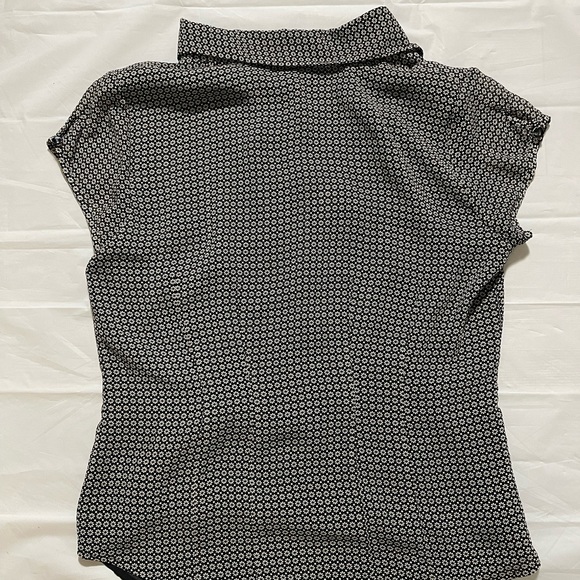 Nine West Women’s sleeveless shirt, Size 8 - Picture 5 of 9